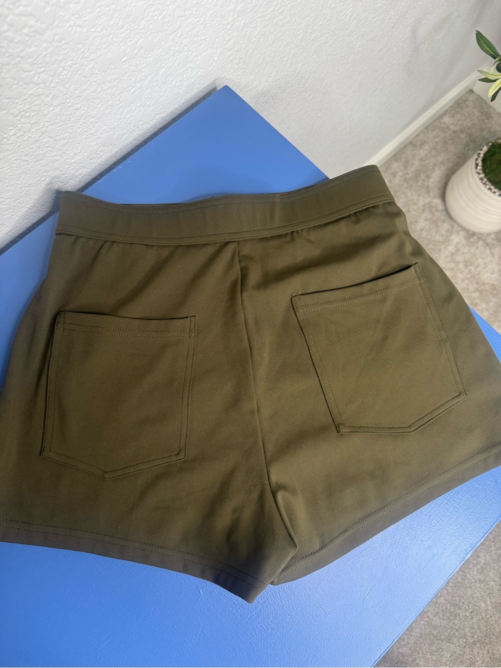 HALARA Olive Green High-Waist Button-Front Women's Shorts - Picture 2 of 3